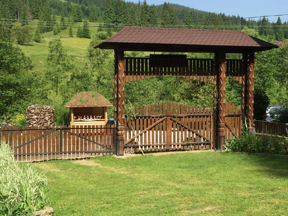 Pensiunea Agroturistica Casa Colinita Vatra Moldoviţei Εξωτερικό φωτογραφία